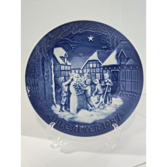 Bing & Grondahl Other - 1987 Bing & Grondahl Annual Christmas Plate - Snowman's Christmas Eve (Signed)